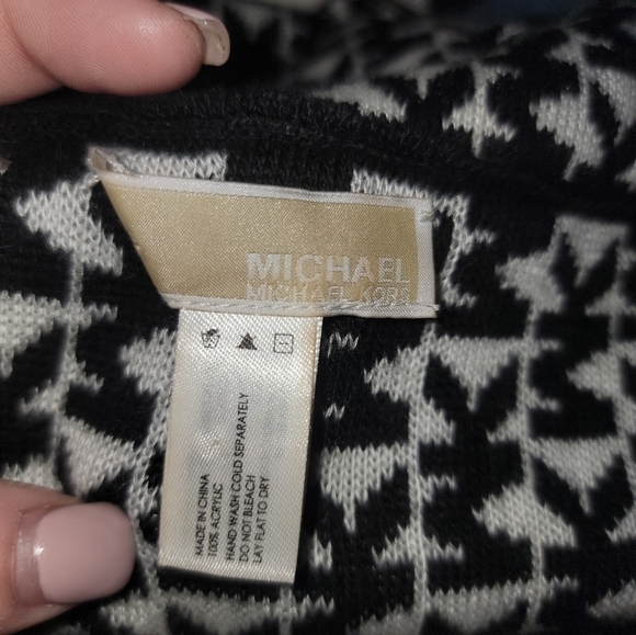 🧡Michael Kors Jet Set Logo Infinity Scarf - Picture 2 of 3